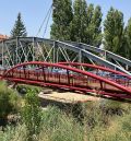 Izan uno de los tableros  de la nueva pasarela peatonal de Valderrobres